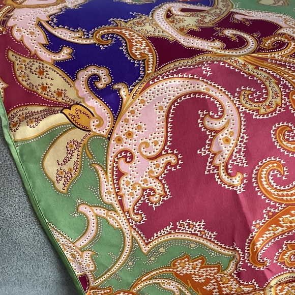 Talbots silk scarf new condition - Picture 5 of 7